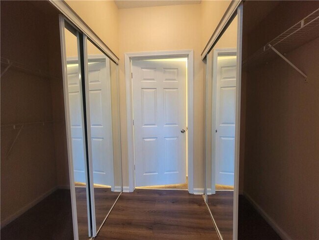 Building Photo - 245 Amal Dr SW