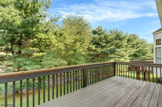 Building Photo - 18 Mountain View Dr