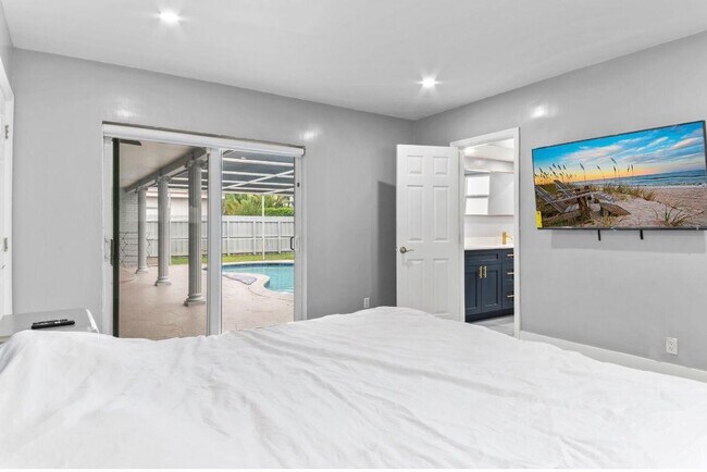 Building Photo - 4811 Hayes St