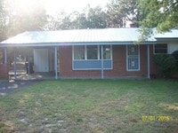 Building Photo - 2851 Wells Dr