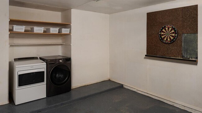 Building Photo - 6601 Blarwood Dr