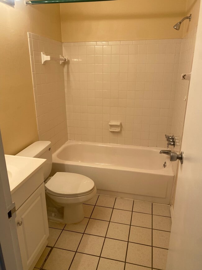 Building Photo - 2621 Pine Lake Terrace