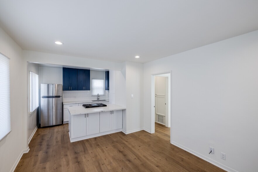 Building Photo - 436 Rosecrans Ave