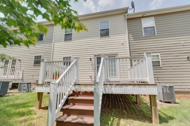 Building Photo - 2170 Saranac Ct