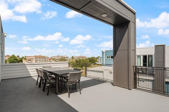 Building Photo - 7740 Sandy Ridge Dr