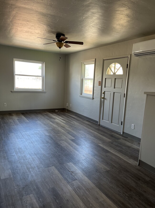 Building Photo - 1028 Watt St