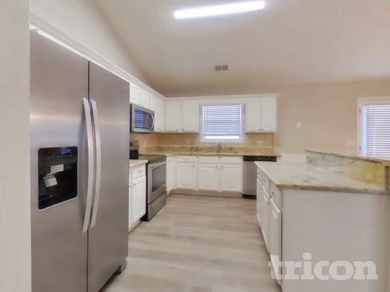 Building Photo - 20 Hillock Ct