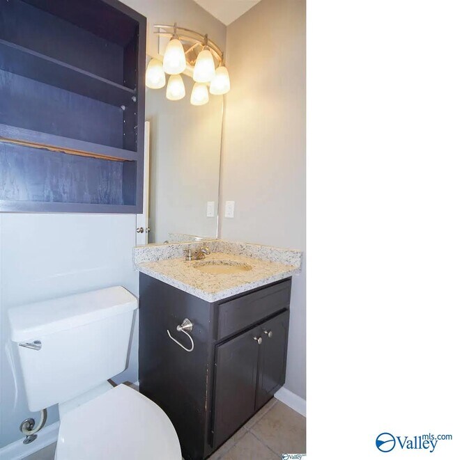 Building Photo - 102 Vistawood Ct