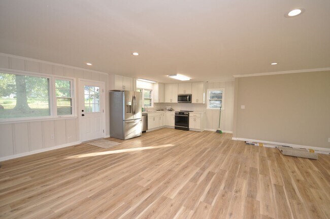 Building Photo - House in Benton City Limits