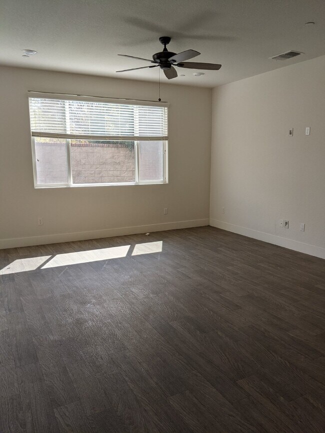 Building Photo - 2312 Vaca Way