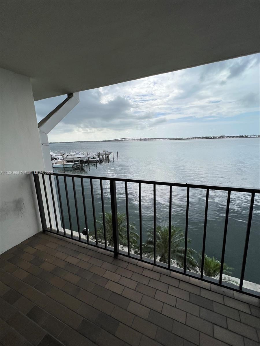 Building Photo - 1915 Brickell Ave