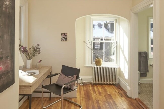 Building Photo - 26 Linnaean St