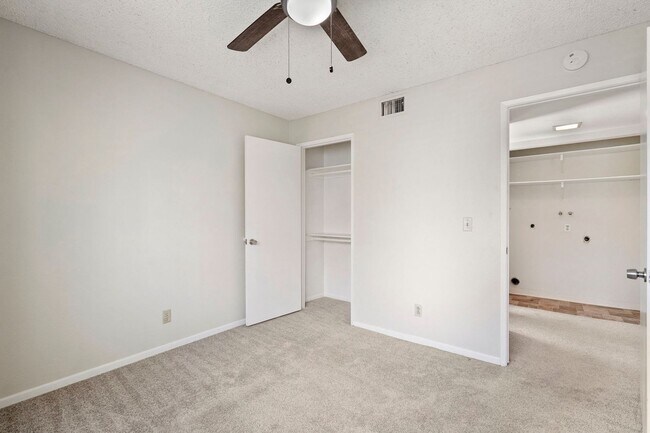 Building Photo - Santee Condo 3 bedroom Upstairs Unit.