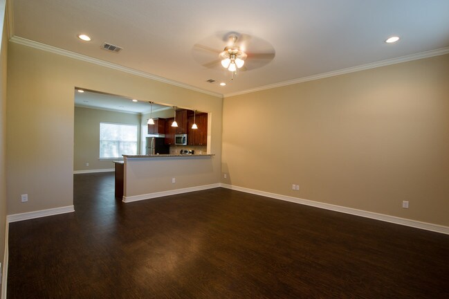 Building Photo - 1008 Dominik Dr