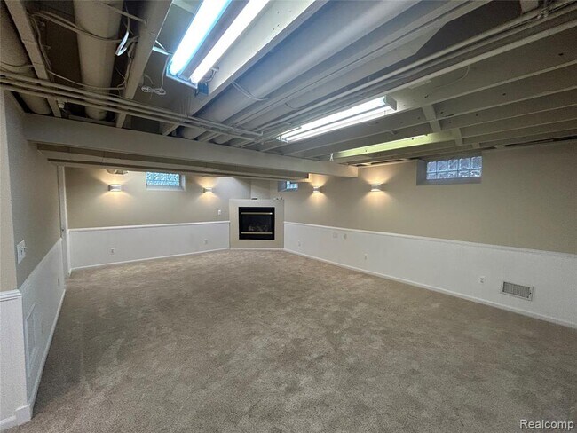 Building Photo - 1577 E Melton Rd