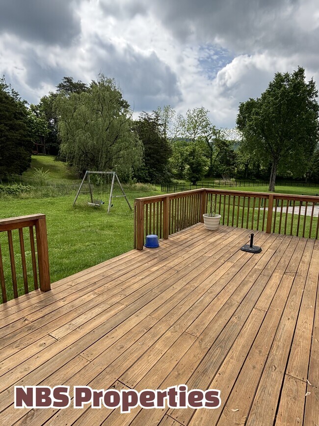 Building Photo - 7404 Foxglove Ln