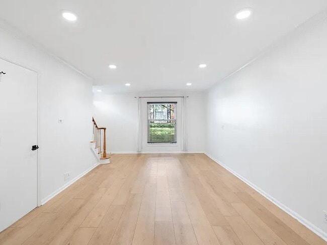 Building Photo - 5025 Hillsboro Pike