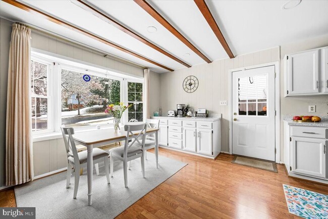 Building Photo - 903 Leverton Rd