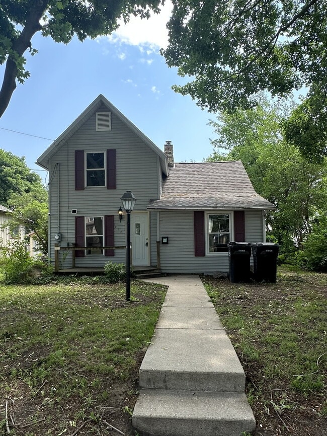 Primary Photo - 1217 Oak St