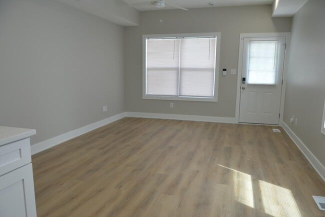 Building Photo - 3903 Winthrop Ave