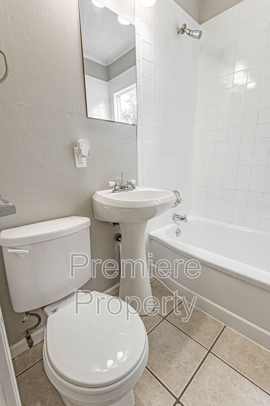 Building Photo - 1109 NE 44th St