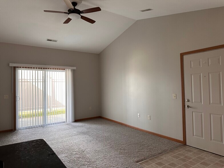 Building Photo - 1065 Reimer Rd