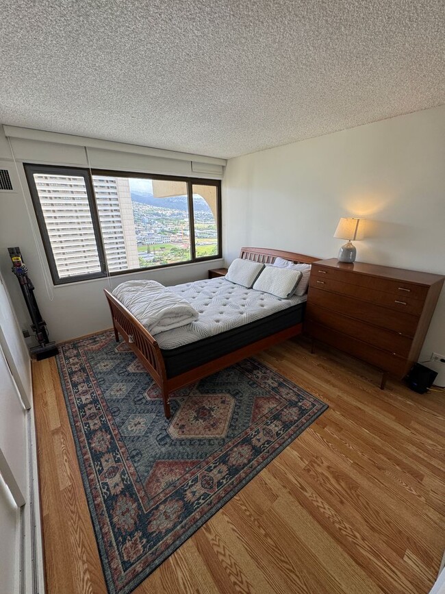 Building Photo - 1 Bedroom/1 Bath/2 Parking: Four Paddle in...