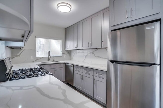 Building Photo - 4111 Somerset Dr