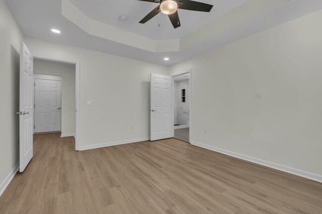 Building Photo - 129 Vintage Cir