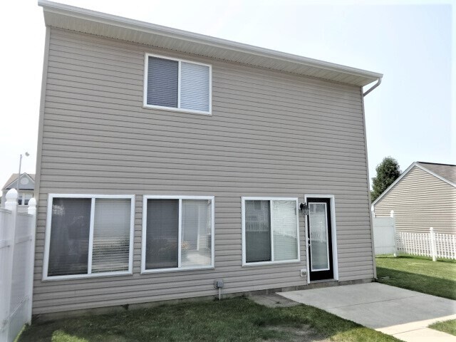 Building Photo - 1115 Sunset Drive