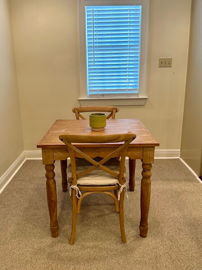 Building Photo - 3027 Chestnut St