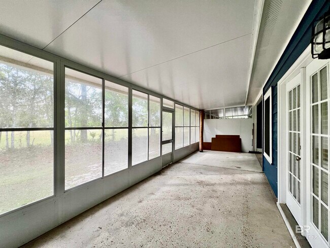 Building Photo - 444 Clubhouse Dr