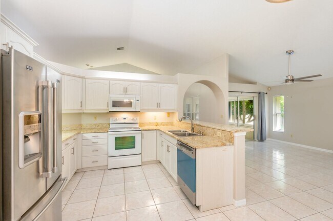 Building Photo - Great Location In NE Palm Bay!