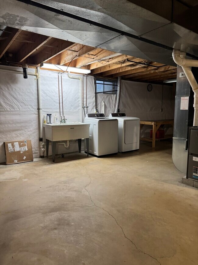 Building Photo - 1204 Prairie Ln