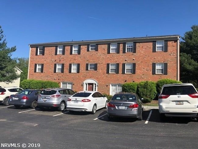 Building Photo - 2 Bed Apartment in Blacksburg With Some Ut...