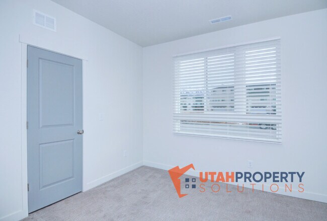 Building Photo - 421 S 960 W