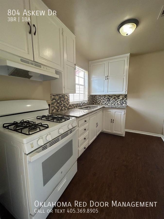 Building Photo - 804 Askew Dr