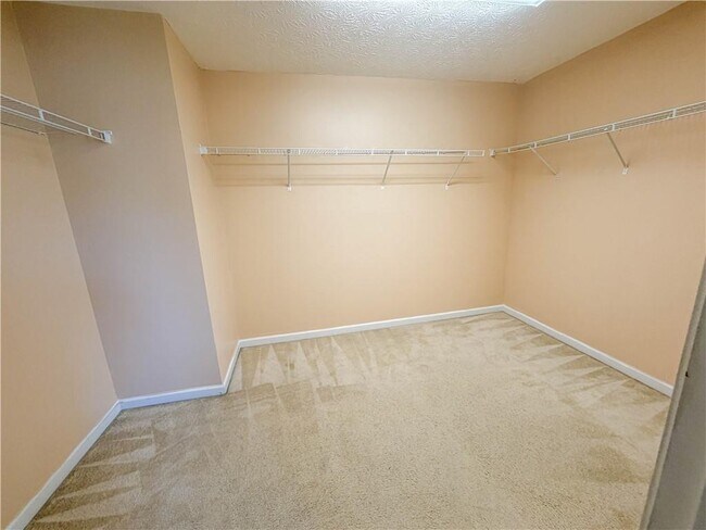 Building Photo - 2760 Rusticwood Dr SW