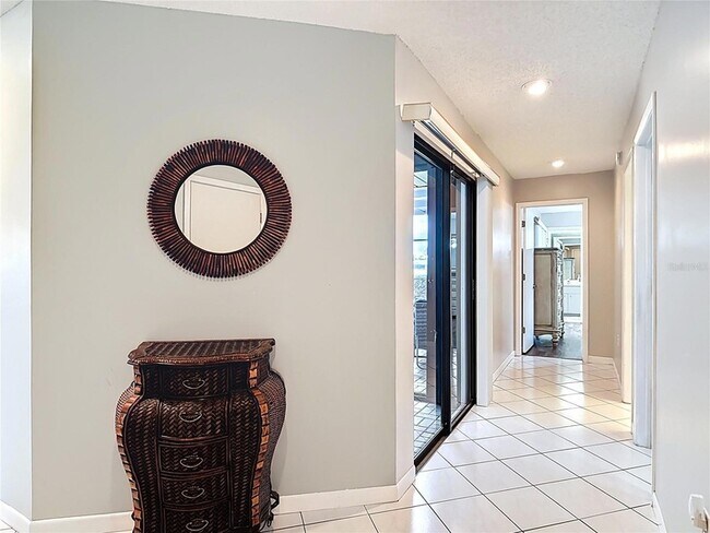 Building Photo - 290 Rotonda Cir