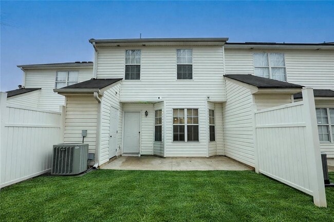 Building Photo - 5896 Strathmoor Manor Cir