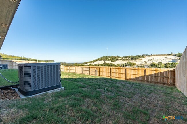 Building Photo - 107 Lost Trl