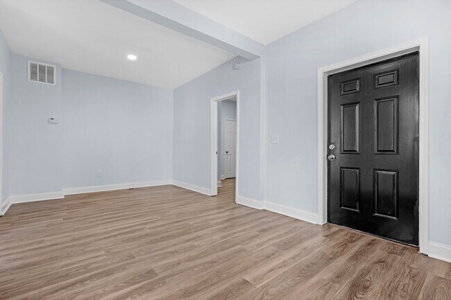 Building Photo - 3501 Oakmont Ave