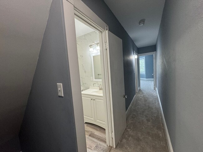 Building Photo - Completely Updated THREE BEDROOM TWIN!
