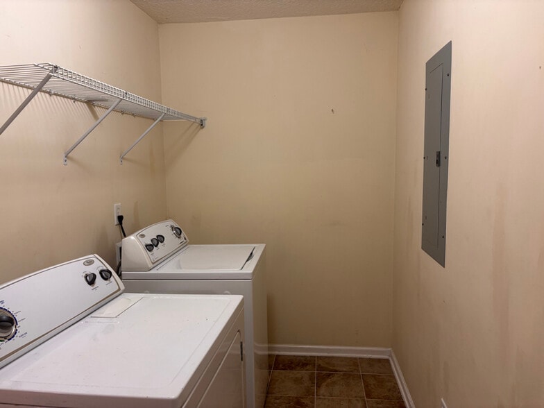 Building Photo - 134 Camellia Dr