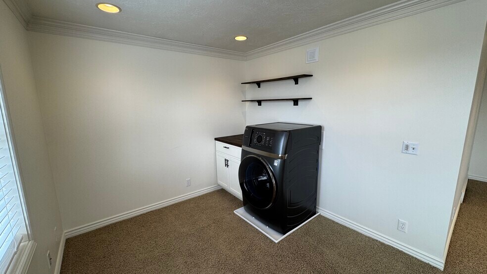 Building Photo - 737 N 500 E