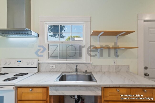 Building Photo - 748 S 11th St