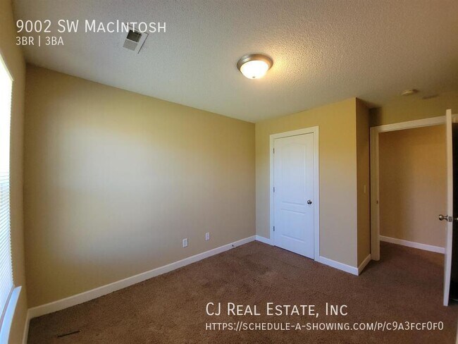 Building Photo - 9002 SW MacIntosh-