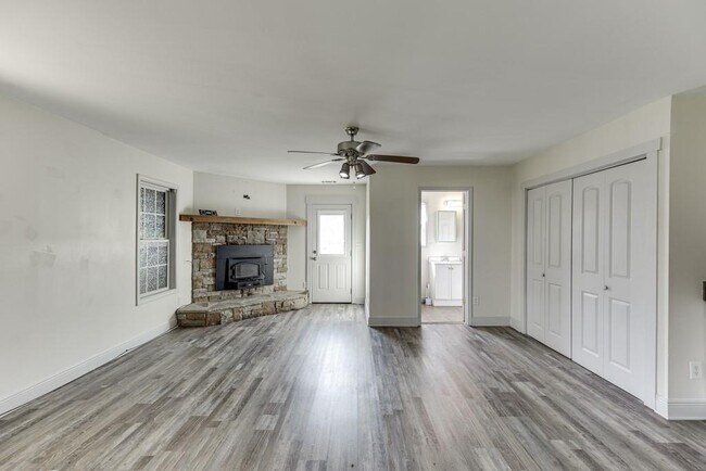 Building Photo - 1051 Gage Dr