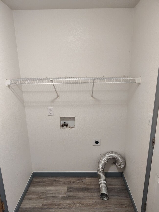 Building Photo - ALL PROSPECTIVE TENANTS MUST SUBMIT A $58 NON-REFUNDABLE APPLICATION FEE PER APPLICANT ONLINE AND...