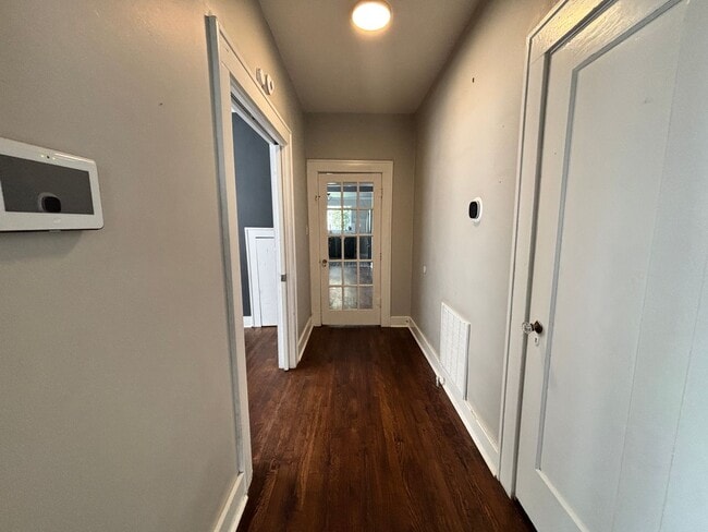 Building Photo - 312 S Valentine St